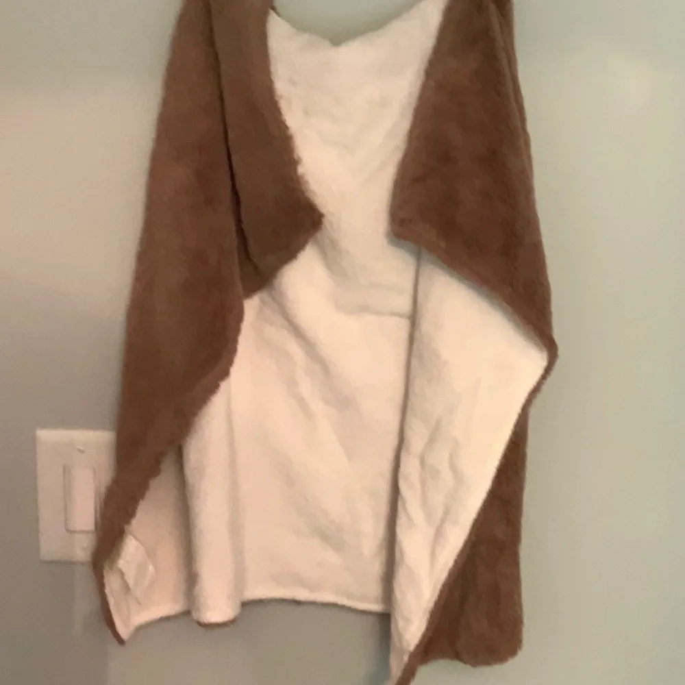 BEAR KID HOODED TOWEL  FAUX FUR/ TERRY CLOTH LINED Pottery Barn